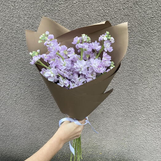 Букет с лавандовой матиолой