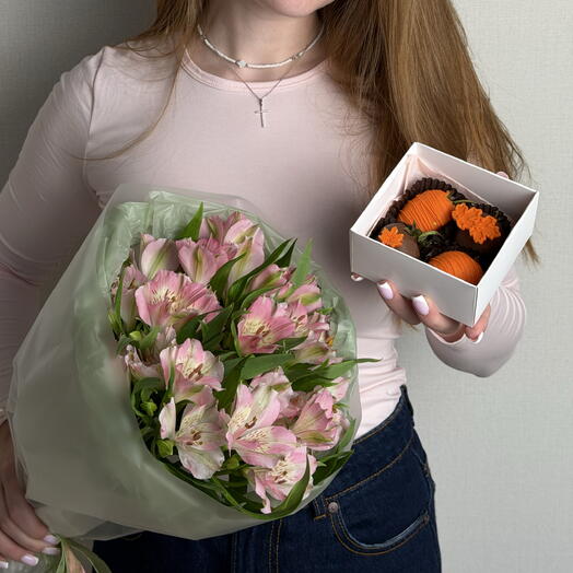 Клубника в шоколаде 4 шт осенняя и букет из альстромерий