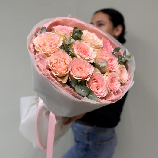 Авторский букет «Утренний свет 🌷» из роз сорта ESPERANCE с ароматным эвкалиптом 🌸