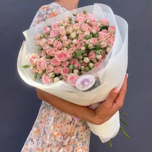 Букет розовых кустовых роз. 15 шт