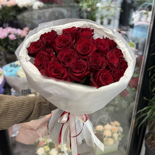 Моно букет из красных роз