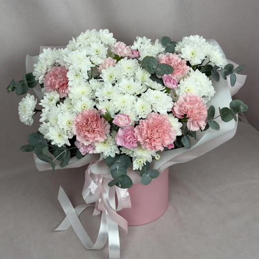 Нежная композиция в шляпной коробке💕 хризантема, диантус
