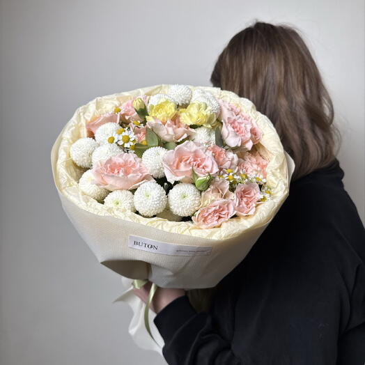 Букет «микс» хризантема кустовая Ньютон, Роза кустовая, гвоздика кустовая,ромашка и эвкалипт