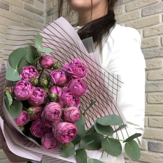7 peony-shaped roses