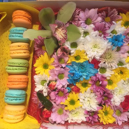 Caja de flores y macaruni