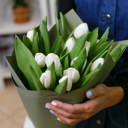 Bouquet of white tulips 3