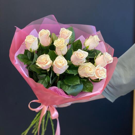 11 cream roses