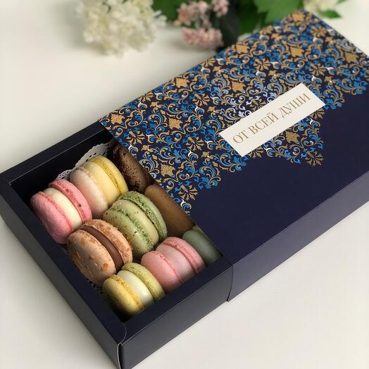 Macaroni in a gift box "From the bottom of my heart" (15 pcs)