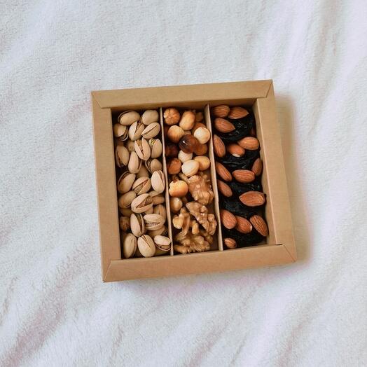 Juego de nueces como regalo de frutas secas