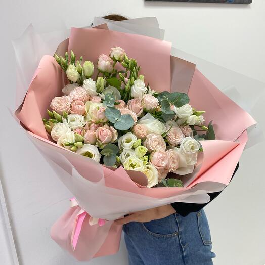 Eustoma and bush roses