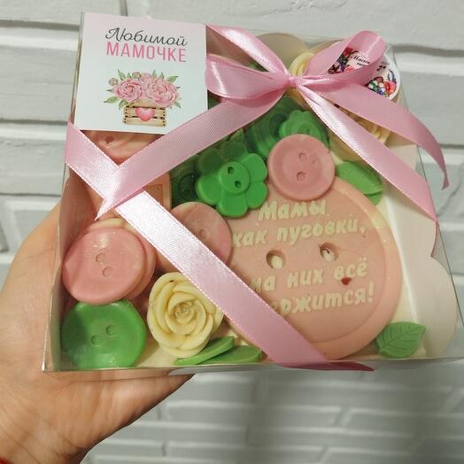 Set of chocolate "moms like buttons"