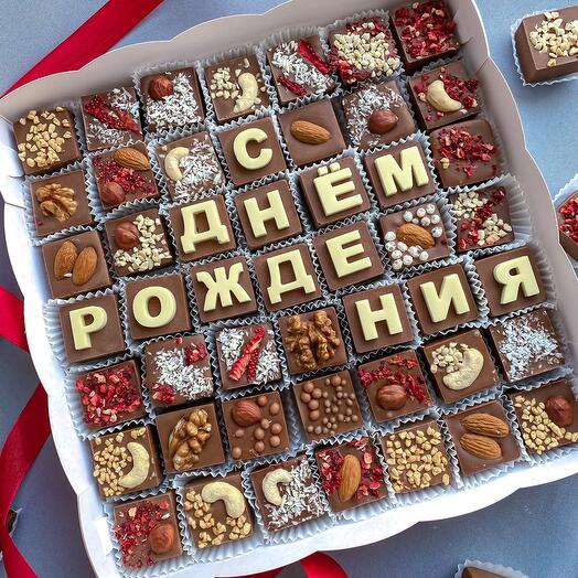 Шоколадные буквы с днем рождения и конфеты