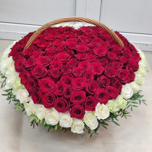 Корзина из роз " Сердце ️
