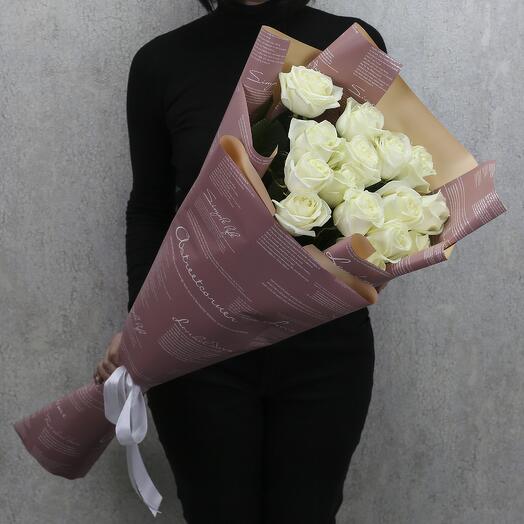 15 white Avalanche roses 80 cm in designer packaging