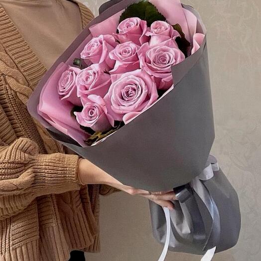 9 сиреневых роз в стильной упаковке 😍