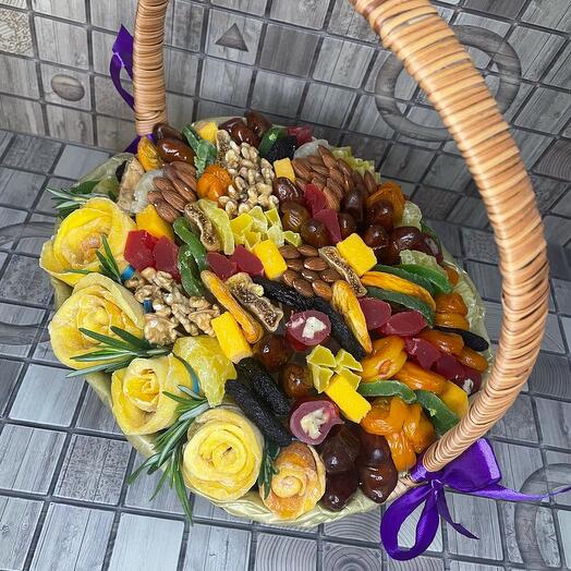Корзина с сухофруктами и орехами/ на День учителя подарок