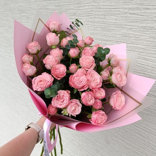 Пионовидные розы /эвкалипт в нежном оформление