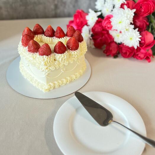 Торт | 1 кг | Белое сердце с клубникой