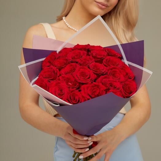 ✅ 25 красных роз