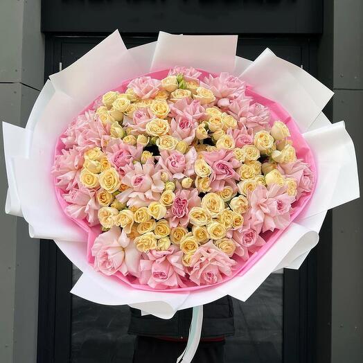 Нежный букет из французских и кустовых.. роз