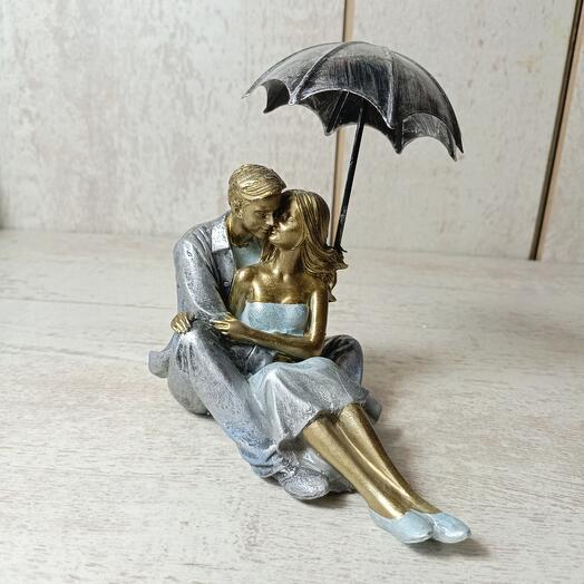 Статуэтка "Влюбленные под зонтом"