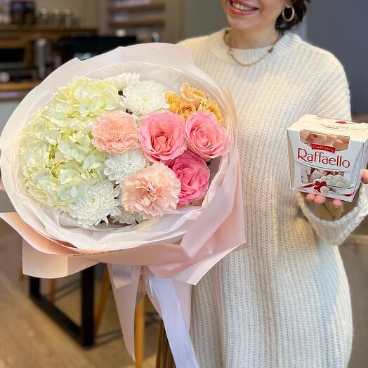 Комбо из нежного букета с рафаэлло