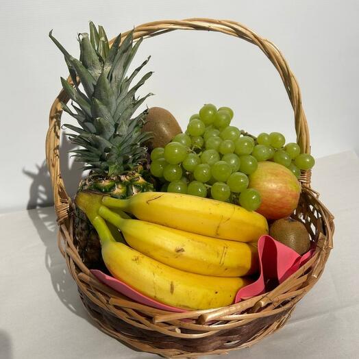 Корзина с фруктами