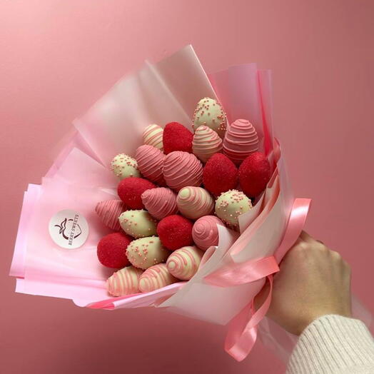 Букет из клубники в шоколаде «Клубничный фейерверк» - Размер S+