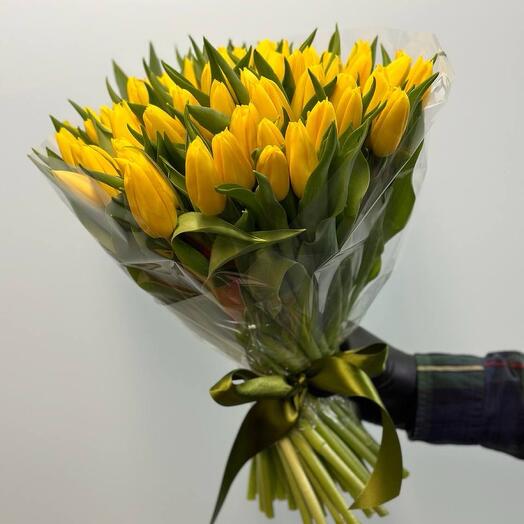 Bouquet of yellow tulips