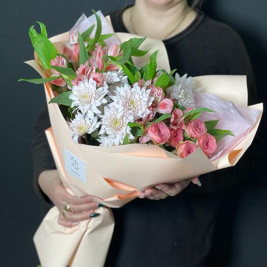 Букет «Лагуна» из хризантем альстромерии кустовой пионовидной розы