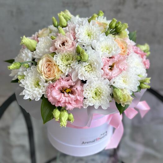 Композиция с розами , эустомой и хризантемой «Романс»