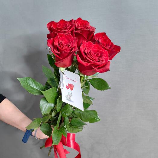 Ramo de 5 rosas en cinta (Ecuador 70 cm)
