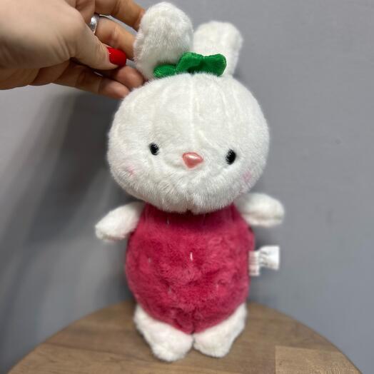 Плюшевый зайка-клубничка