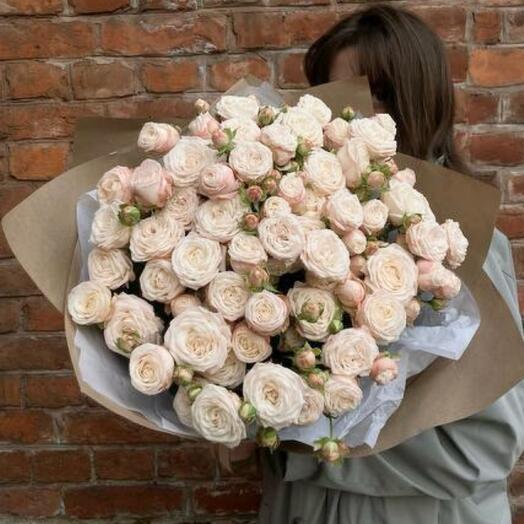 Bouquet of delicate pink peony-shaped Bombastic roses