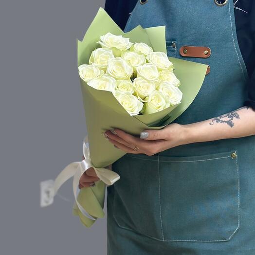 Ramo de 15 rosas blancas con decoración
