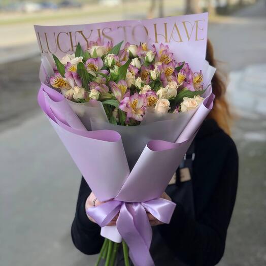 Кустовые розы и альстромерии💜