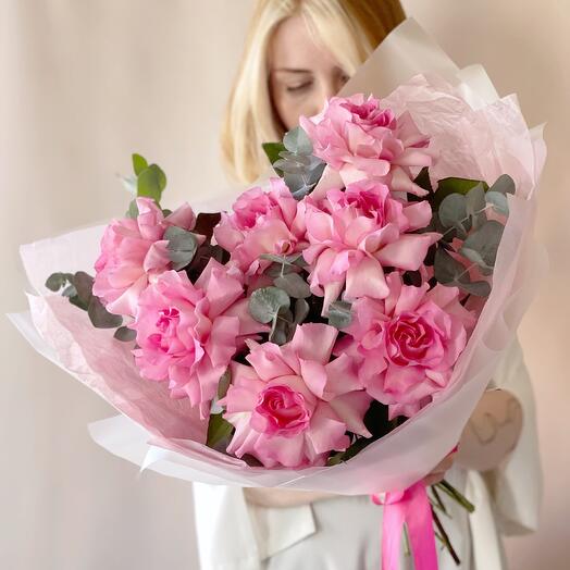 Розовые французские розы с эвкалиптом. Букет 157