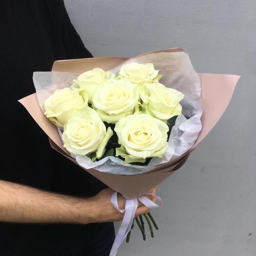 Букет из 7 белых роз Mondiale