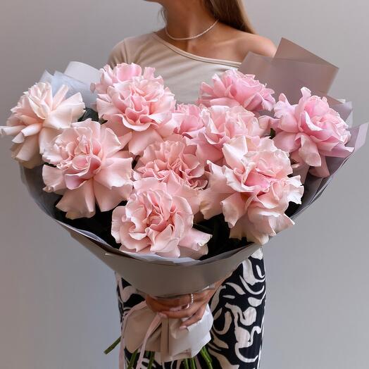 Ramo de 11 rosas francesas de color rosa suave