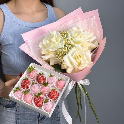 Мини-букет с французскими розами и танацетумом(ромашкой) и набор клубники в шоколаде