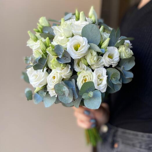 Букет невесты из белой эустомы с эвкалиптом 🕊️🌿