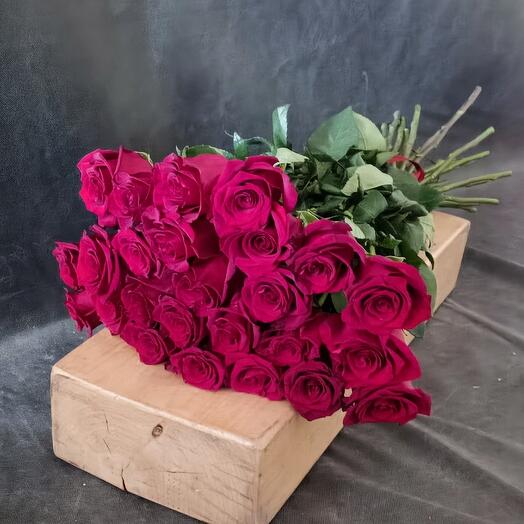 25 roses Ecuador premium