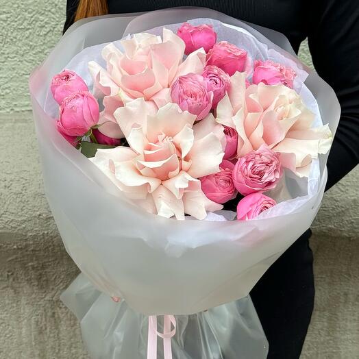 Bouquet with peony-shaped roses
