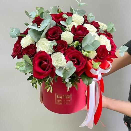 Большая коробка с розами