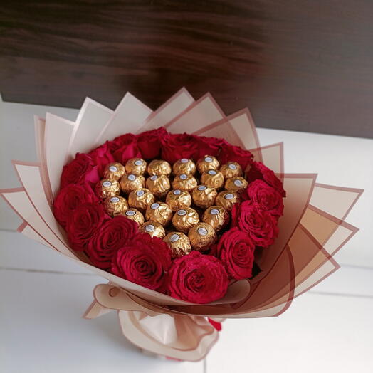 Choco Red Rose Heart - Romantic Red Roses with Ferrero Rocher Chocolates