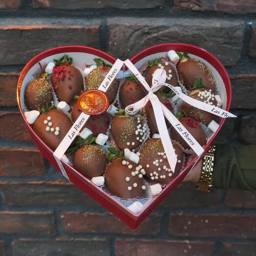 Chocolate-covered strawberries in a gift box