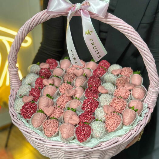 Корзина с клубникой в шоколаде