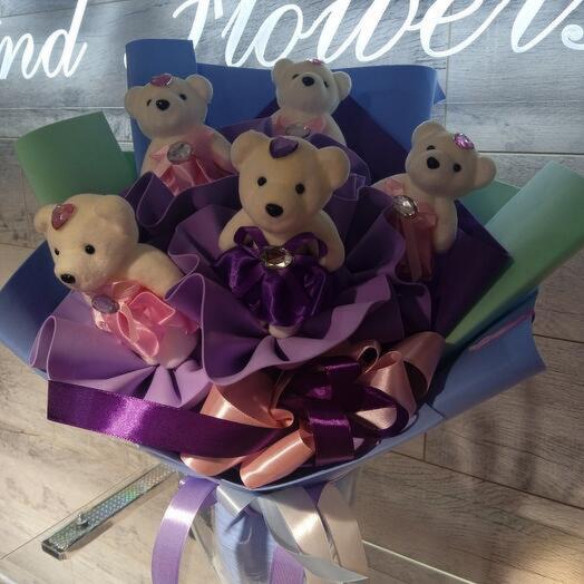 A bouquet of bears