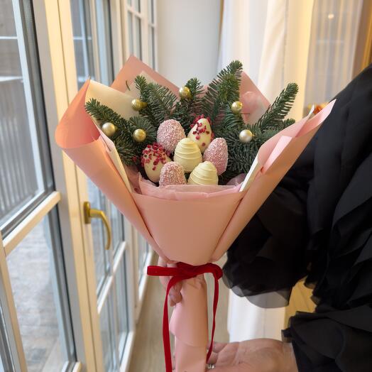 Клубника в шоколаде с датской елью "Букет новогодний 2"