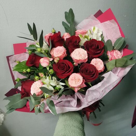 Bouquet of roses and Alstroemeria